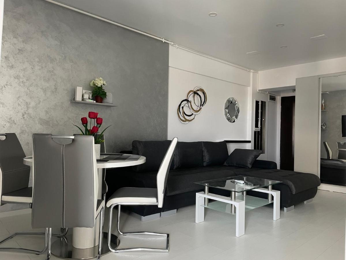 Luxury Westpark 2-Room Apartment Lakeview W5 Βουκουρέστι Εξωτερικό φωτογραφία