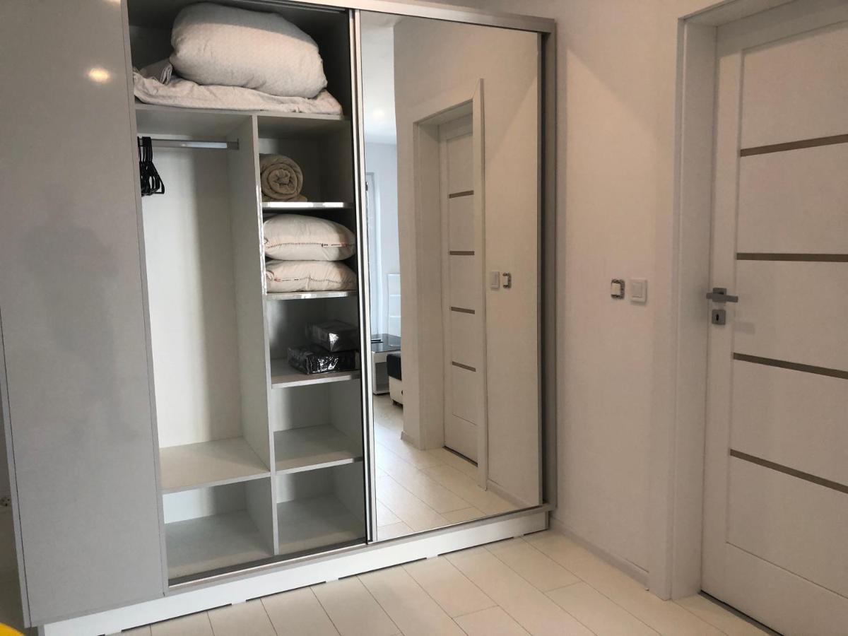 Luxury Westpark 2-Room Apartment Lakeview W5 Βουκουρέστι Εξωτερικό φωτογραφία
